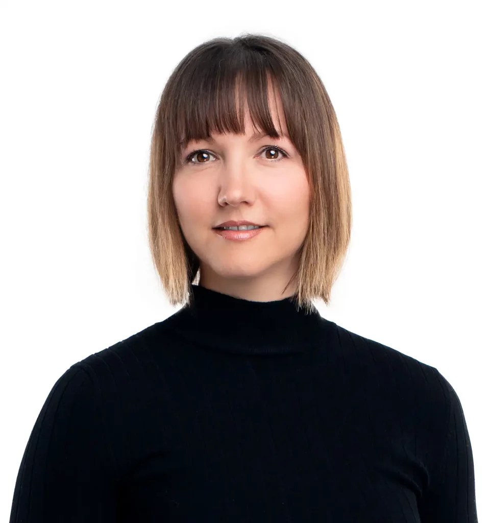 a headshot of Krissy Morrison