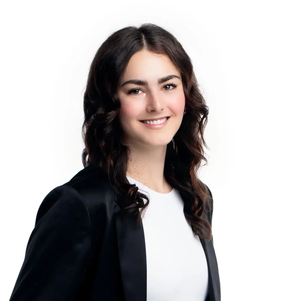 a head shot of Mackenzie